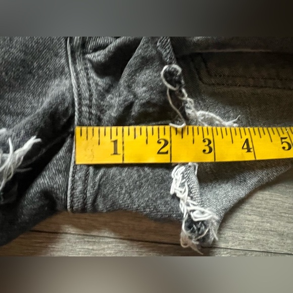 Levi's 501 Cut Off Raw Hem Button Fly Jean Shorts in Dark Gray. Size 26 - Picture 11 of 12
